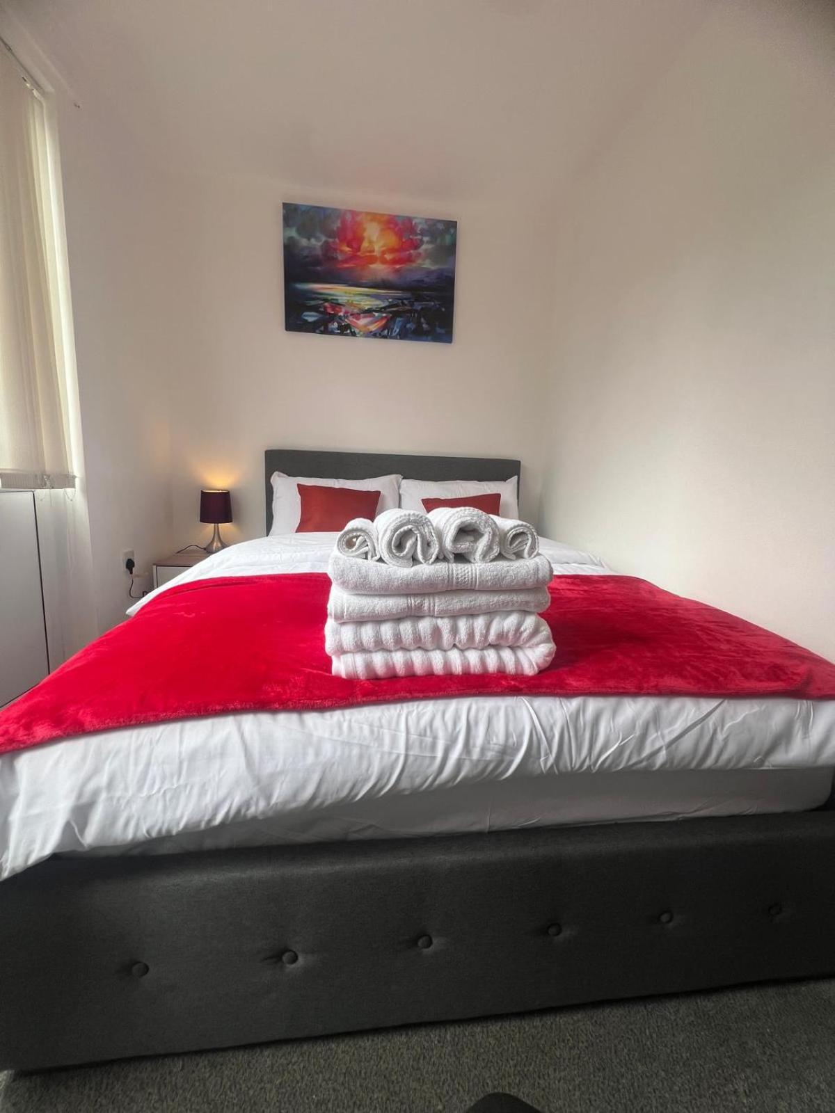 Luxury New House With Free Parking Apartment Birmingham Exterior photo