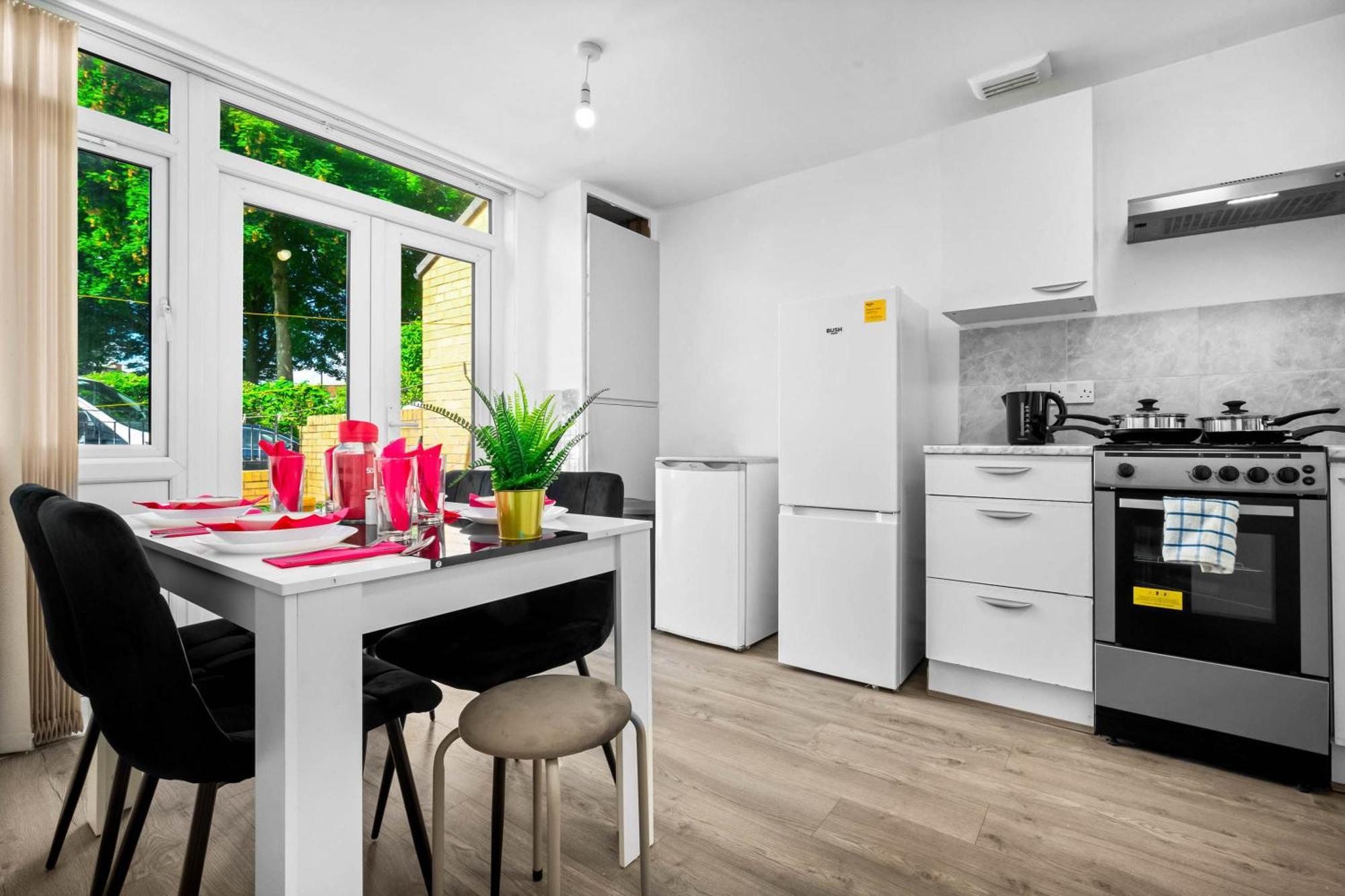 Luxury New House With Free Parking Apartment Birmingham Exterior photo